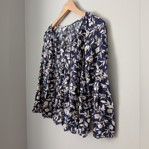 NWT Old Navy Blue and White Floral Blouse Peasant Style Tiered Flowy Boho Small - Picture 1 of 10